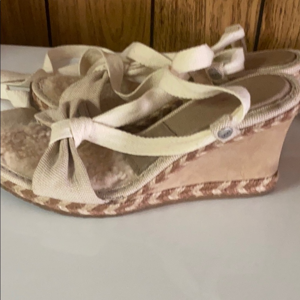 New UGG  Amelie Leather & Canvas Wedge size 9